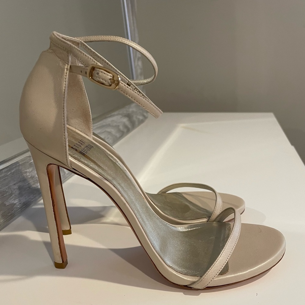 Stuart Weitzman Nudistrong Strap Sandal in Ivory / light champagne 🤍
